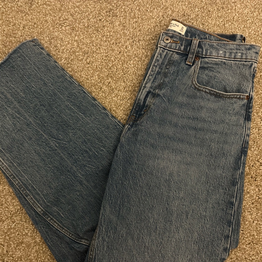Abercrombie & Fitch The ‘90s Relaxed Jean High Rise
